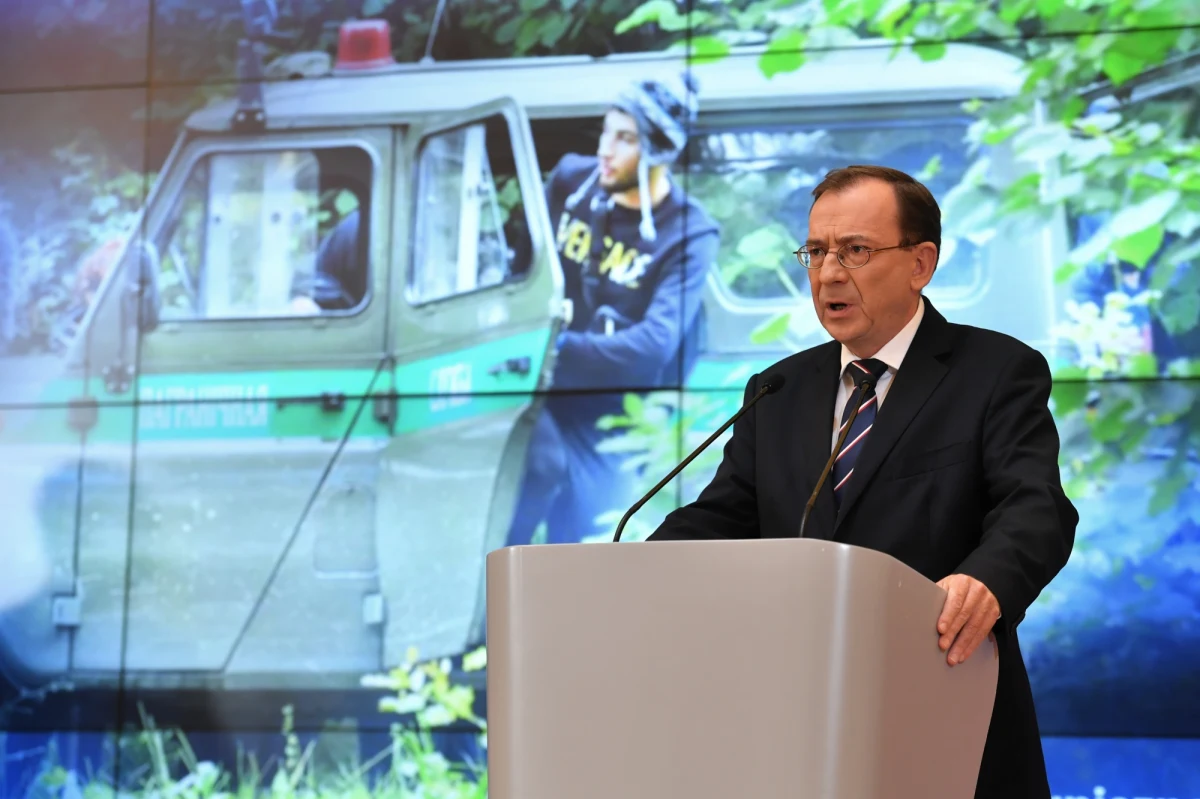 Zgrzyt na linii polskie MSWiA – Komisja Europejska. Chodzi o rozmowę unijnej komisarz do spraw wewnętrznych z ministrem Mariuszem Kamińskim. Jeszcze wczoraj rzecznik Komisji Europejskiej informował, że Ylva Johansson będzie rozmawiać dzisiaj z szefem polskiego resortu spraw wewnętrznych o sytuacji na granicy polsko-białoruskiej, MSWiA ogłosiło jednak, że taka rozmowa nie była na dzisiaj planowana. „Napotykamy trudności w organizacji rozmowy telefonicznej (…). Potrzeba woli dwóch stron, żeby do niej doszło” – przyznał teraz rzecznik Komisji Europejskiej Eric Mamer.