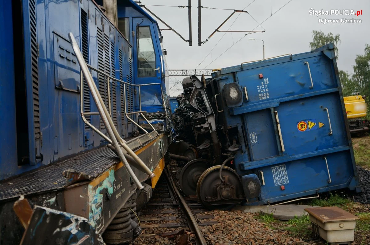 Jest tymczasowy areszt dla maszynisty, który we wtorek doprowadził do zderzenia dwóch pociągów towarowych w Dąbrowie Górniczej. Wcześniej mężczyzna usłyszał zarzut sprowadzenia katastrofy w ruchu lądowym. Grozi mu nawet 10-letnie więzienie.