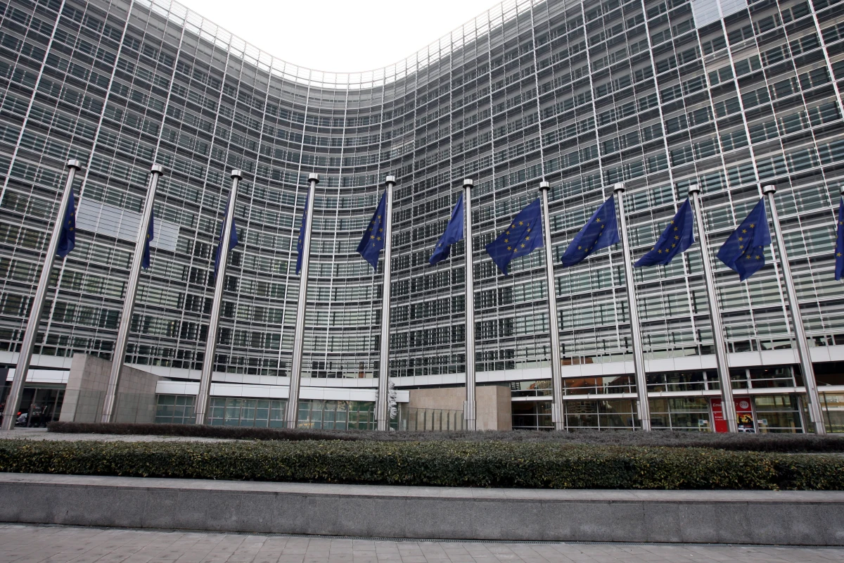 Bardzo mało prawdopodobne jest, by Komisja Europejska zaakceptowała polski Krajowy Plan Odbudowy do końca września, na co liczyły polskie władze - ustaliła korespondentka RMF FM w Brukseli Katarzyna Szymanska-Borginon. Chodzi o uruchomienie gigantycznych pieniędzy na odbudowę gospodarki po pandemii. Zatwierdzenie planu przez komisję otwiera drogę do wypłaty zaliczki z 36 mld euro, o które stara się Polska. 