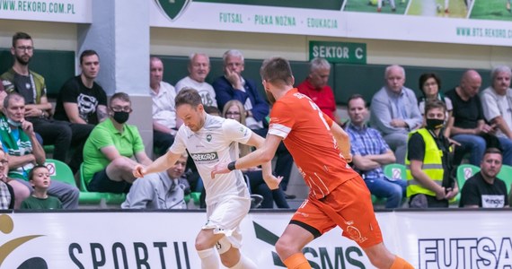 Kibice STATSCORE Futsal Ekstraklasy z pewnością nie mogą narzekać na nudę. Po meczach derbowych w poprzedni weekend, tym razem czeka nas spotkanie lidera z wiceliderem tabeli. Zanim jednak do niego dojdzie, interesująco zapowiada się również starcie w Chorzowie.