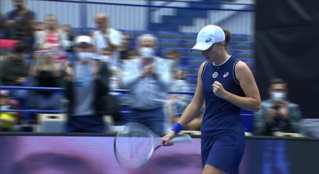 Po pokonaniu Julii Putincewej Iga Świątek w ćwierćfinale turnieju WTA w Ostrawie zmierzyła się z Jeleną Rybakiną. Polka pokonała Kazaszkę 7:6 (7-5), 6:2 i w półfinale turnieju zmierzy się z Marią Sakkari.