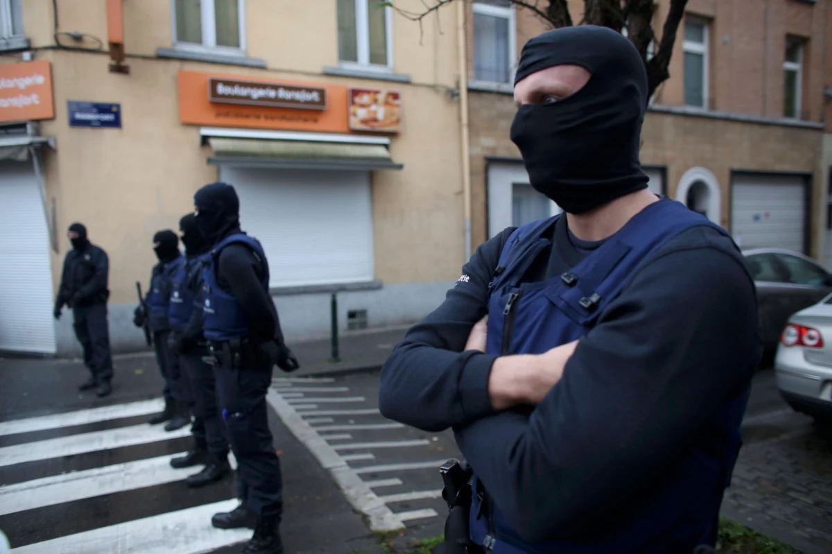 ​Prokuratura poinformowała w piątek o aresztowaniu w Eindhoven na południu Holandii dziewięciu mężczyzn, którzy są podejrzewani o przygotowywanie ataku terrorystycznego. Mężczyźni są sympatykami Państwa Islamskiego.