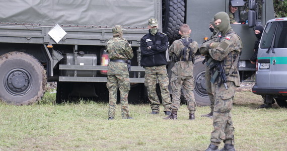 W piątek służby odnotowały 347 prób przekroczenia granicy polsko-białoruskiej - przekazała w sobotę Straż Graniczna. Zatrzymano czterech nielegalnych imigrantów i sześć osób za pomocnictwo.