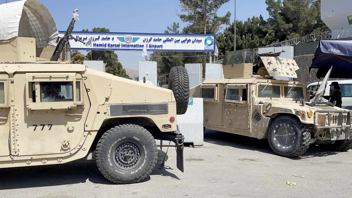 Talibowie powiesili ciało człowieka na dźwigu na głównym placu miasta Herat, położonego na zachodzie Afganistanu - informuje  Associated Press powołując się na świadka. Trzy inne ciała talibowie przewieźli w inne rejony miasta, by pokazać je publicznie.