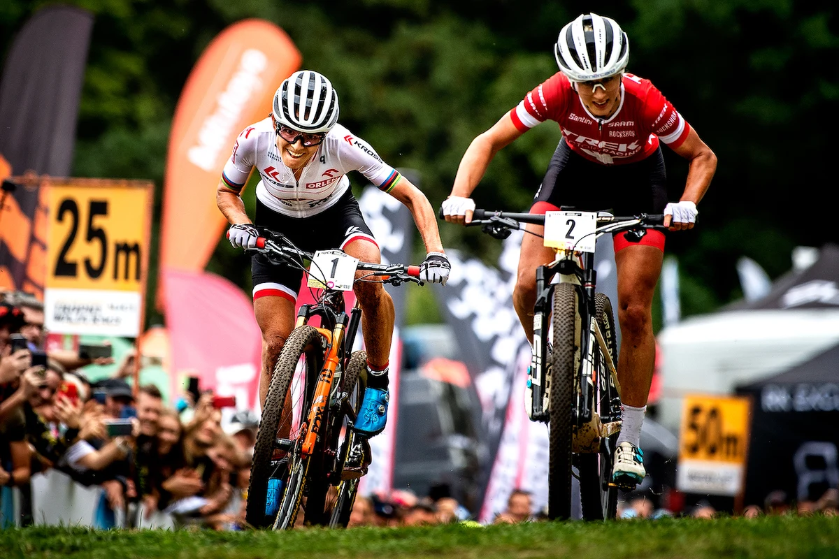 To był ostatni polski wyścig w karierze Mai Włoszczowskiej. Podczas „Jelenia Góra Trophy Maja Włoszczowska MTB Race” zawodniczka KROSS ORLEN Cycling Team zajęła drugie miejsce. Ondrej Cink z KOCT zwyciężył w wyścigu mężczyzn, natomiast Bartłomiej Wawak zakończył rywalizację na czwartej pozycji. Medalistkę olimpijską dopingowały setki fanów, nie zabrakło również podziękowań za wieloletnią, piękną, sportową walkę ze strony jej zespołu kolarskiego. Za tydzień ostatni start Mai Włoszczowskiej w karierze, podczas Mistrzostw Świata w Maratonie MTB na włoskiej wyspie Elba. 