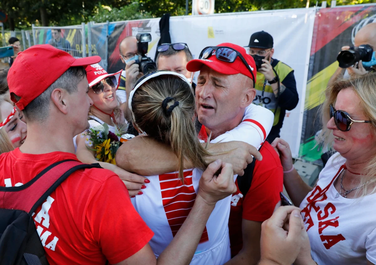Katarzyna Niewiadoma zdobyła w belgijskim Leuven brązowy medal mistrzostw świata w kolarskim wyścigu ze startu wspólnego elity. Zwyciężyła po finiszu z niewielkiej grupy Włoszka Elisa Balsamo, a drugie miejsce zajęła Holenderka Marianne Vos.
