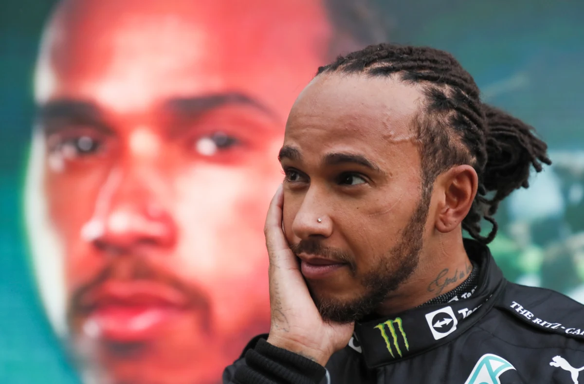 Obrońca tytułu Brytyjczyk Lewis Hamilton z zespołu Mercedes wygrał w Soczi wyścig Formuły 1 o Grand Prix Rosji, 15. rundę mistrzostw świata. Objął tym samym prowadzenie w klasyfikacji generalnej cyklu. To jego setny triumf w F1.