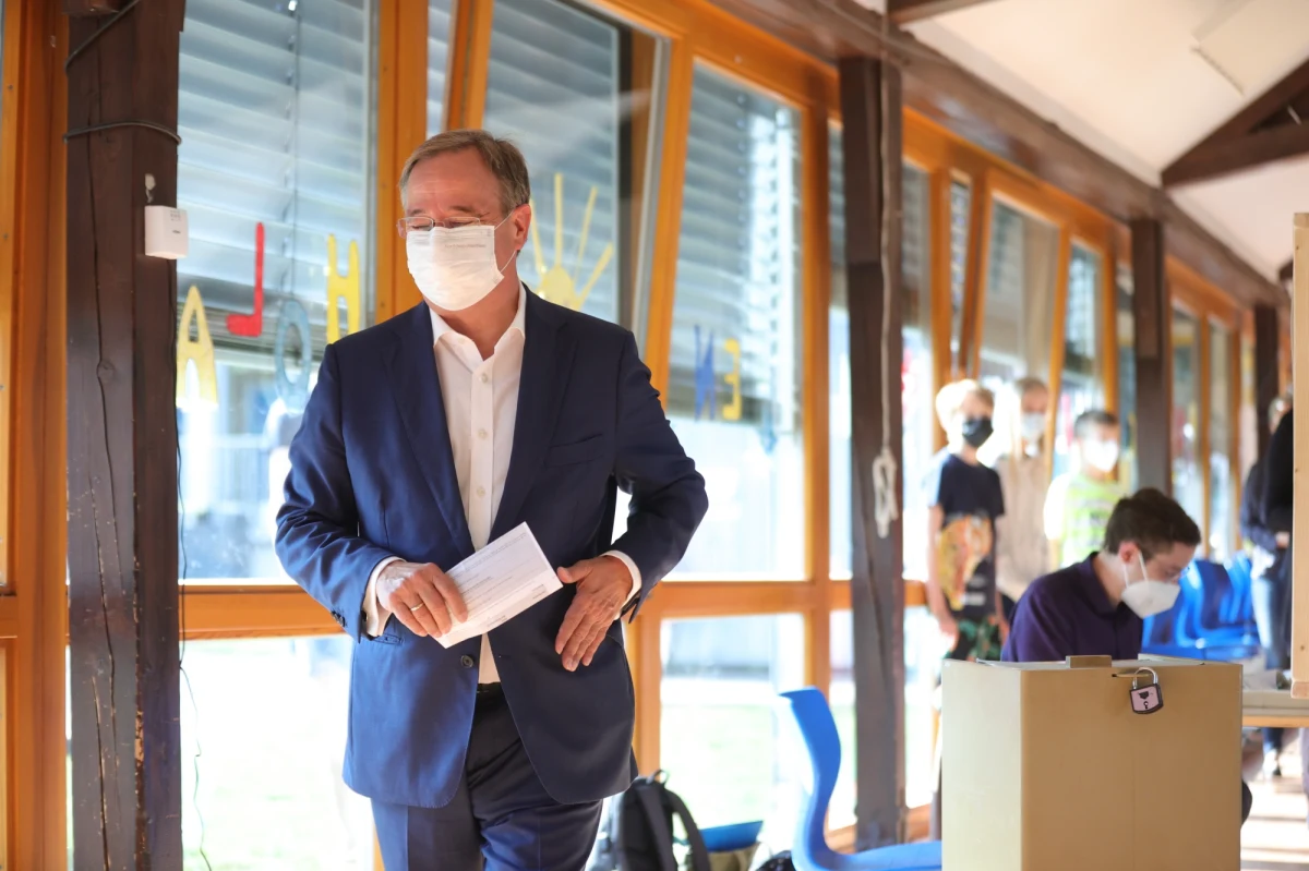 Wybory federalne w Niemczech muszą być powszechne, wolne, bezpośrednie, równe i tajne. Tymczasem kandydat chadecji na kanclerza Armin Laschet nie złożył prawidłowo swojej karty do głosowania i widać było, na kogo zagłosował w niedzielę - informują niemieckie media.