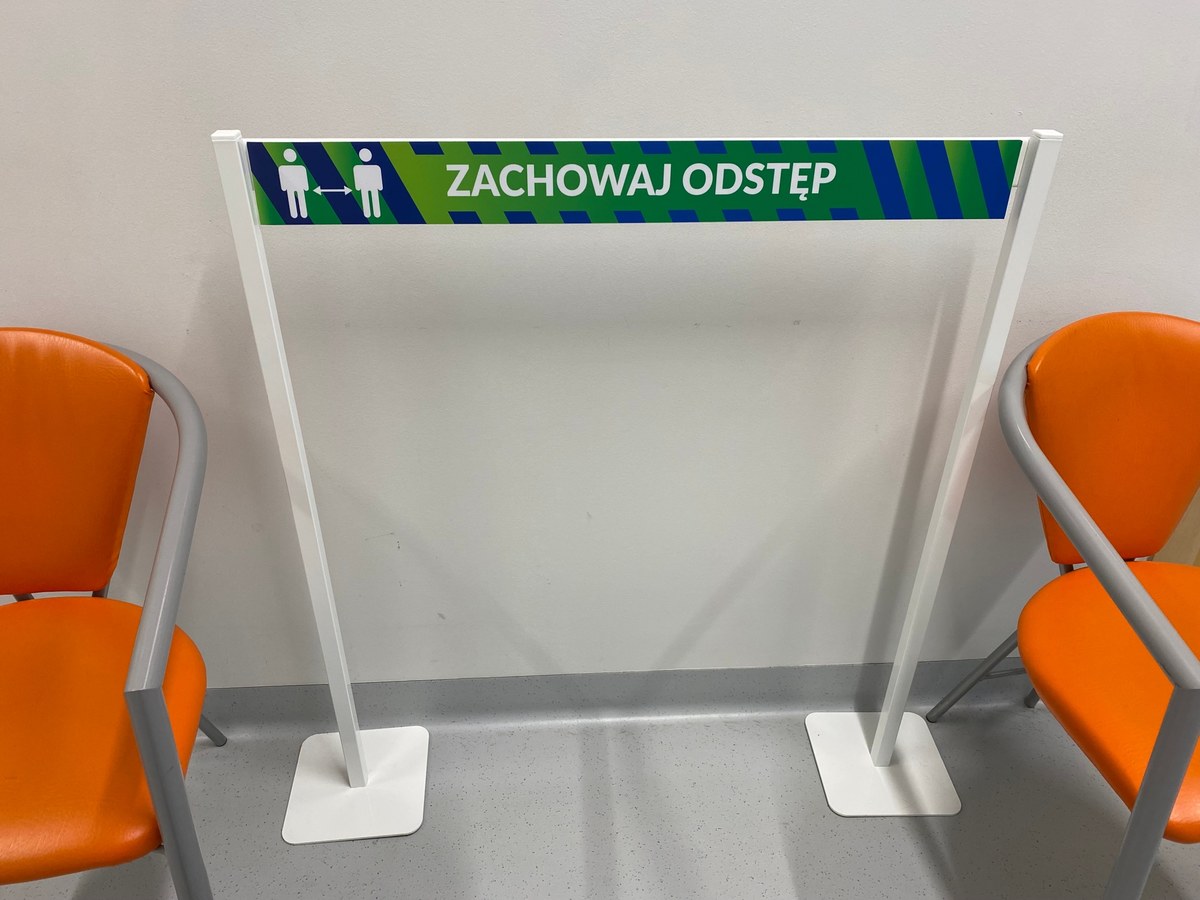 W ciągu ostatniej doby w Polsce potwierdzono 421 nowych zakażeń koronawirusem. Nie odnotowano nowych zgonów pacjentów z Covid-19.