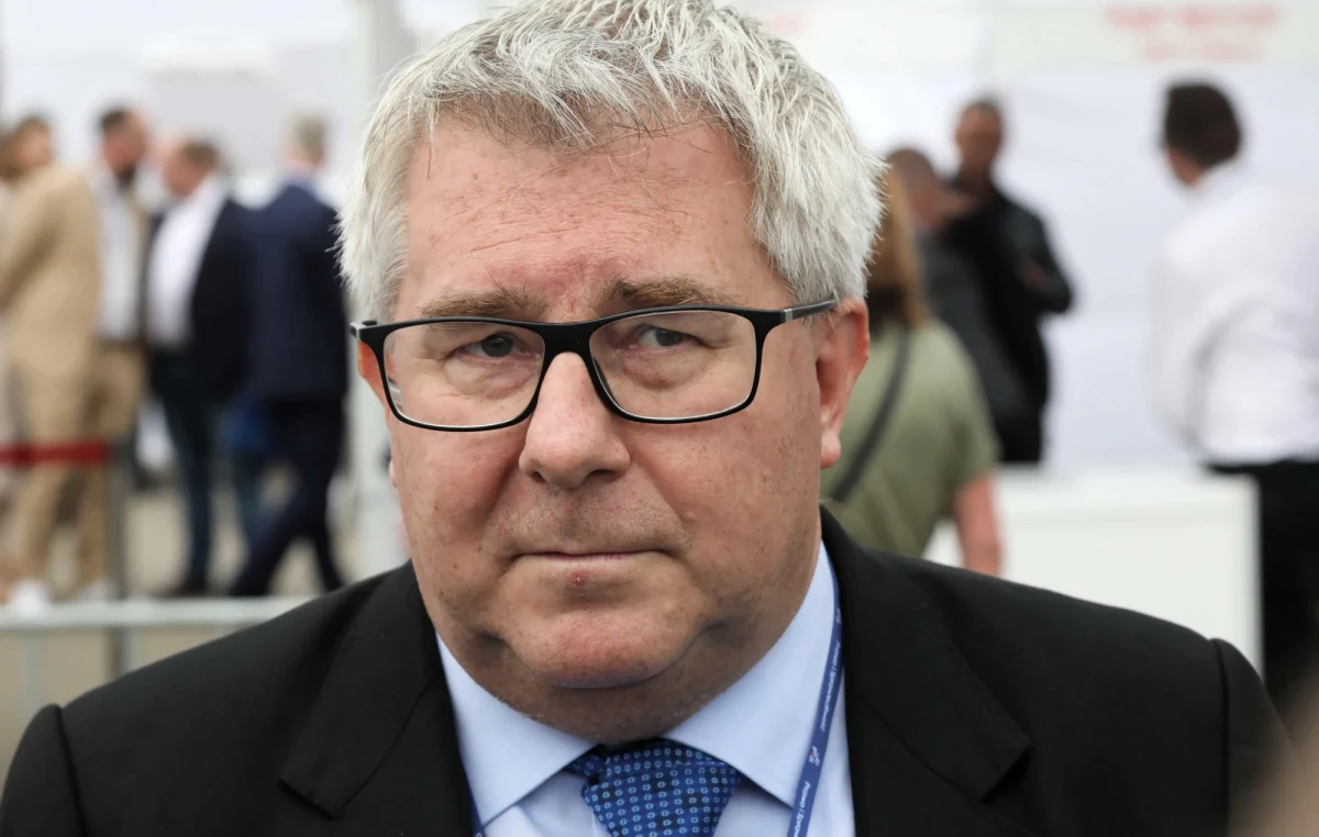 Ryszard Czarnecki wycofuje się z wyborów na prezesa Polskiego Związku Piłki Siatkowej. Tę wiadomość przekazał na konferencji prasowej. Z wyborów wycofał się również Jacek Kasprzyk - decyzję ogłosił podczas zjazdu, jeszcze przed tym, jak przystąpiono do wyboru nowego szefa krajowej federacji.
