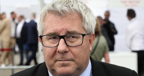 Ryszard Czarnecki wycofuje się z wyborów na prezesa Polskiego Związku Piłki Siatkowej. Tę wiadomość przekazał na konferencji prasowej. Z wyborów wycofał się również Jacek Kasprzyk - decyzję ogłosił podczas zjazdu, jeszcze przed tym, jak przystąpiono do wyboru nowego szefa krajowej federacji.
