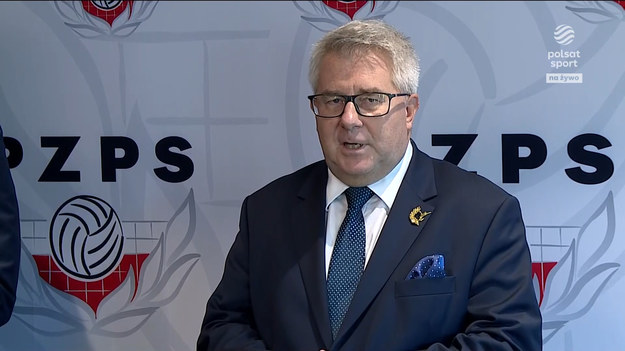 Ryszard Czarnecki zrezygnował z kandydowania na prezesa PZPS. Poinformował o tym na specjalnym briefingu prasowym tuż po godzinie 11:00.
