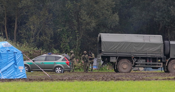 "Zatrzymany przez polskie służby obywatel Iraku Husham M.H. posiadał kontakty z osobą mającą związki z Państwem Islamskim" - poinformował dyrektor Departamentu Bezpieczeństwa Narodowego KPRM Stanisław Żaryn. Z kolei – jak dodał - "wśród zdjęć pozyskanych od obywatela Afganistanu, pokazane zostały egzekucje przez dekapitacje, a także ciała zamordowanych osób oraz zdjęcia arsenału broni maszynowej".