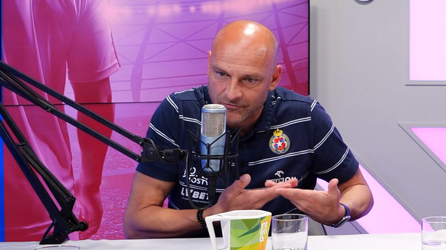 Dziennikarze Interii Michał Białoński i Piotr Jawor rozmawiali o bieżących sprawach związanych z Wisłą Kraków z trenerem Adrianem Gulą.