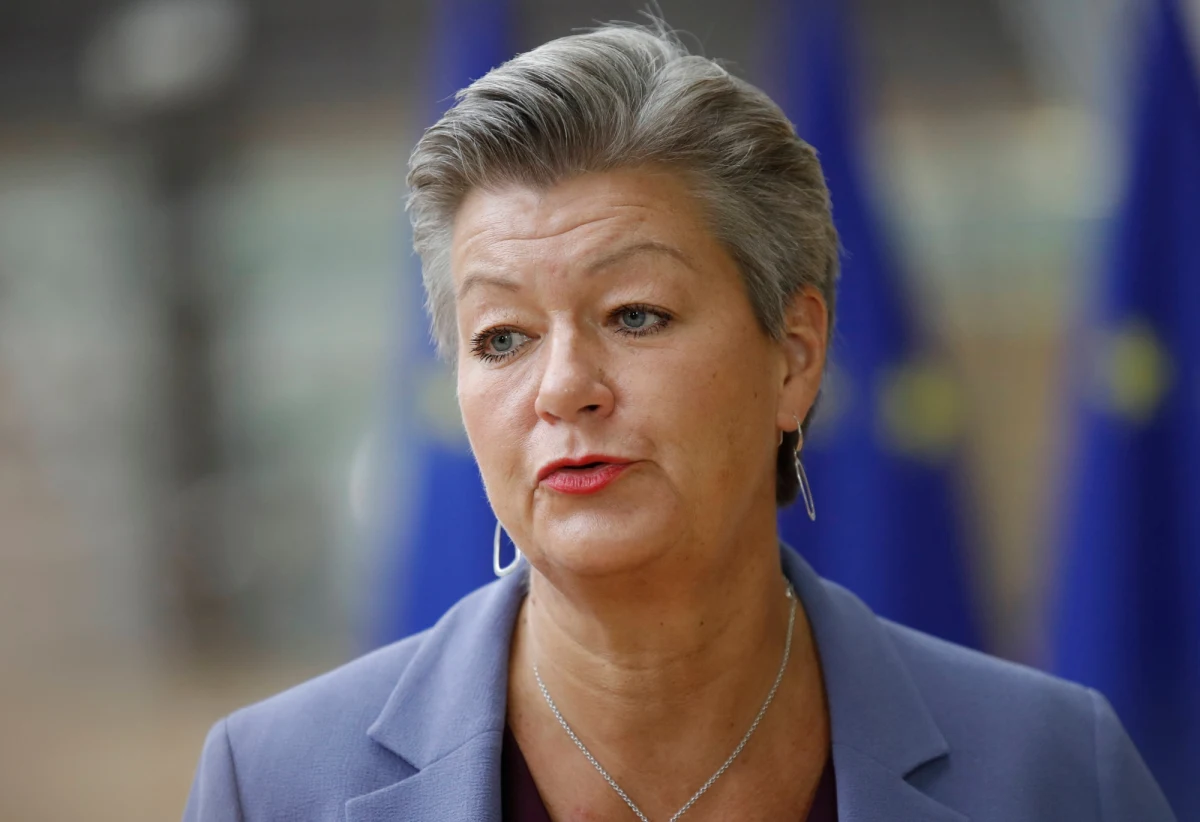 Komisarz ds. wewnętrznych Ylva Johansson będzie w czwartek wieczorem w Warszawie – dowiedziała się korespondentka RMF FM w Brukseli Katarzyna Szymańska-Borginon. Komisarz od piątku bezskutecznie zabiega o rozmowę telefoniczną z ministrem spraw wewnętrznych i administracji Mariuszem Kamińskim w sprawie sytuacji na polsko-białoruskiej granicy. 