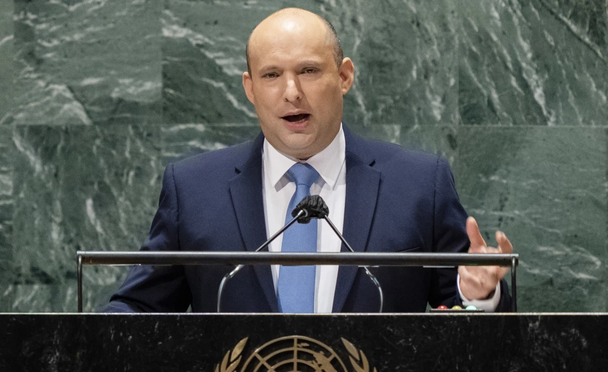 Irański program nuklearny przekroczył "wszystkie czerwone linie" - powiedział izraelski premier Naftali Bennett na forum Zgromadzenia Ogólnego ONZ. Podkreślił, że Tel Awiw "nie pozwoli" Teheranowi wyposażyć się w broń atomową. 