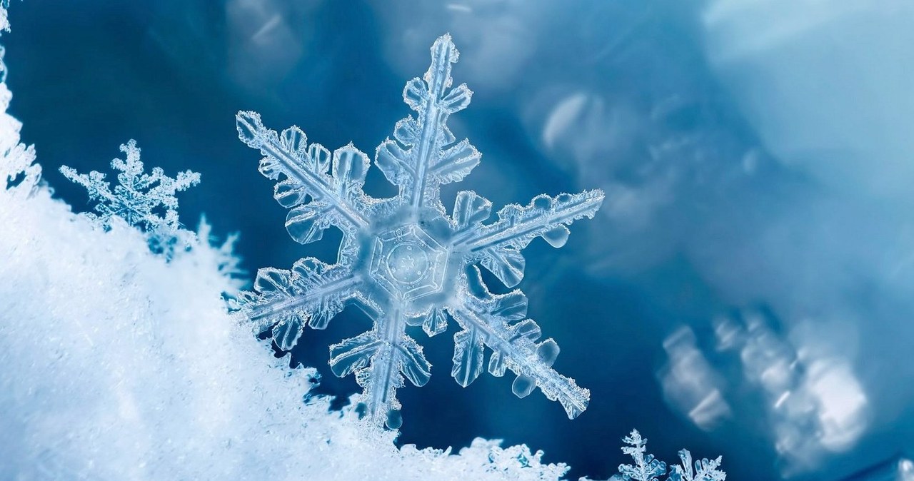 Śnieg tak naprawdę nie jest biały. Zachodzi w nim dziwny proces