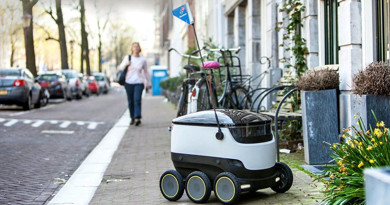 Z drogi śledzie, robot jedzie. Na chodnikach zrobi się tłoczno