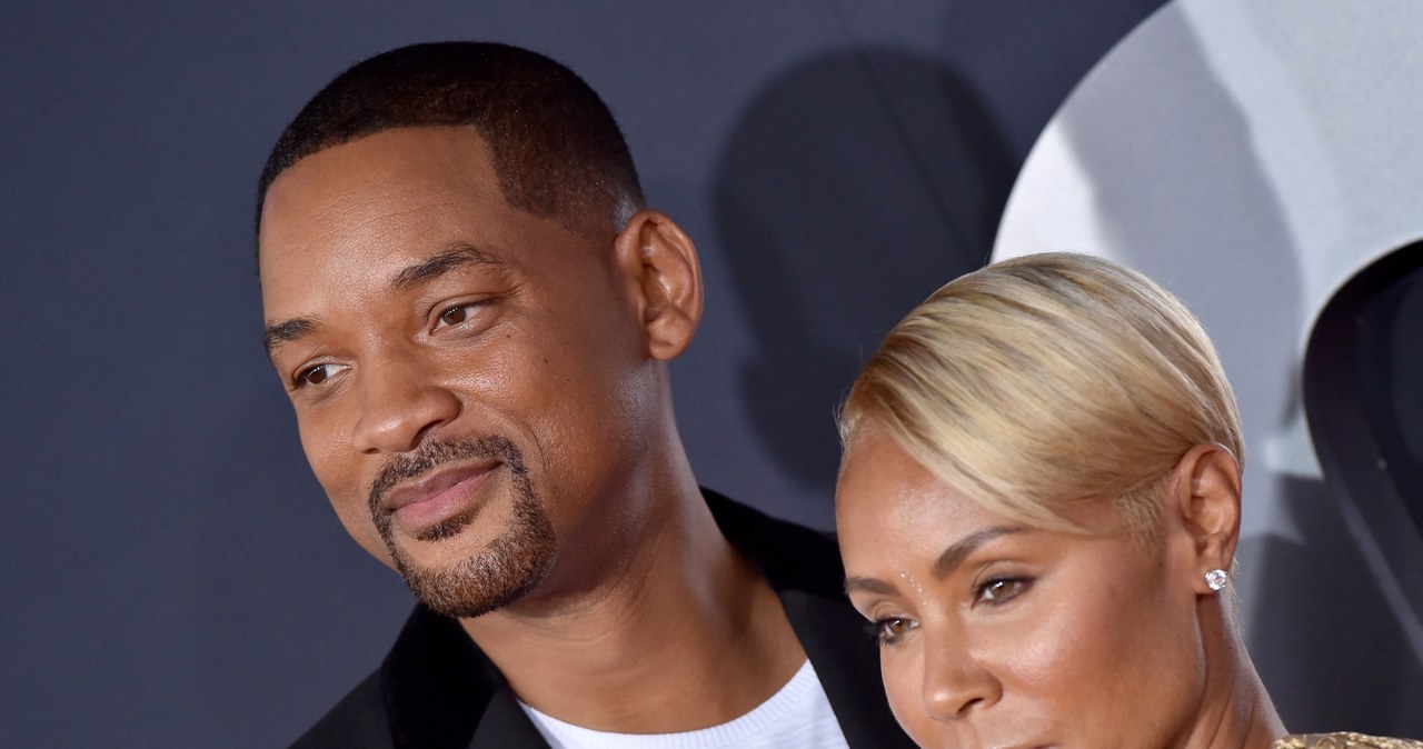 Will Smith, gwiazdor m.in. „Facetów w czerni”, w najnowszym wywiadzie zdradził zaskakujące szczegóły dotyczące jego trwającego ponad dwie dekady małżeństwa z Jadą Pinkett Smith. Jak wyjawił, wraz z żoną mają liberalne podejście do monogamii, a definicją prawdziwej miłości jest ich zdaniem zaoferowanie partnerowi wolności i wsparcia. Przy okazji aktor zdradził, że fantazjował kiedyś o posiadaniu haremu, do którego należałaby Halle Berry. „To, że jestem żonatym facetem i uważam Halle za piękną kobietę, nie czyni mnie jeszcze złym człowiekiem” – powiedział. 