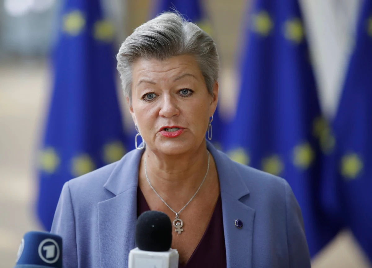 W czwartek wieczorem odbędzie się spotkanie unijnej komisarz Ylvy Johansson z szefem Ministerstwa Spraw Wewnętrznych i Administracji Mariuszem Kamińskim - potwierdził oficjalnie rzecznik Komisji Europejskiej Adalbert Jahnz. Zaniepokojona sytuacją na granicy polsko-białoruskiej komisarz od 6 dni zabiegała o rozmowę z ministrem, a ten twierdził, że o tych zabiegach nic nie wie.