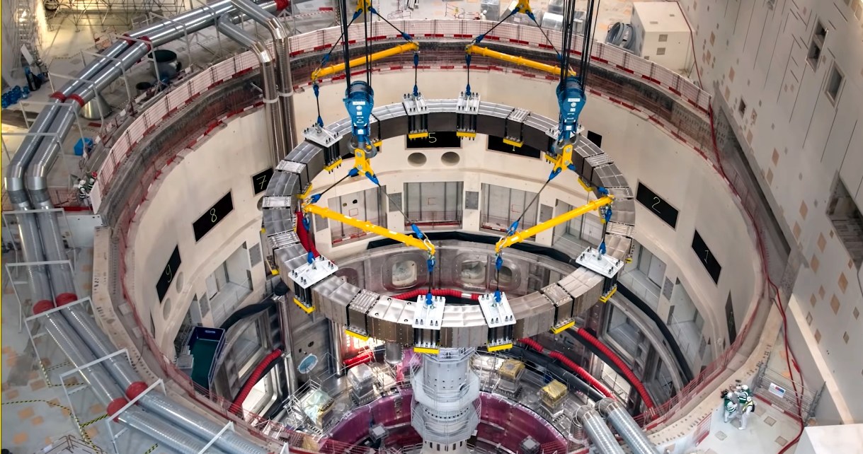 Naukowcy czekali na ten wielki moment od 15 lat, czyli od momentu, gdy historyczny projekt energetyczny Europy ITER otrzymał zielone światło na budowę. Przyszłość dzieje się na naszych oczach.