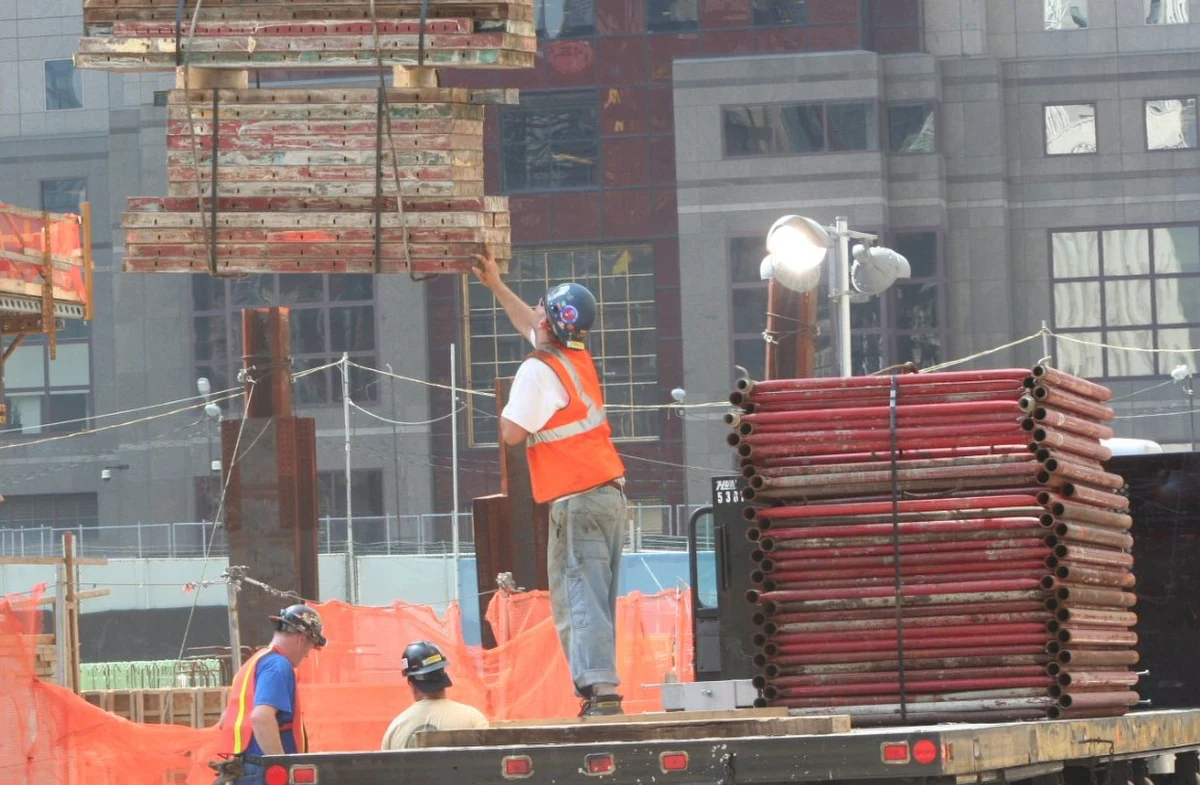 Na łączne kary ponad 15 lat więzienia skazał sąd w Birmingham trzech członków grupy przestępczej, w tym dwóch Polaków. Zwabili oni do Wielkiej Brytanii obietnicami dużych zarobków ponad 400 obywateli polskich, a następnie zmuszali ich do niewolniczej pracy.