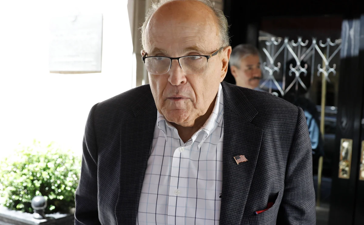 Prokuratura federalna w Nowym Jorku bada wizytę Rudy'ego Giulianiego w Warszawie w lutym 2019 roku i jego wystąpienie na wiecu Mudżahedinów Ludowych w ramach śledztwa przeciwko byłemu prawnikowi Donalda Trumpa - wynika z opublikowanego dokumentu sądowego w sprawie. 