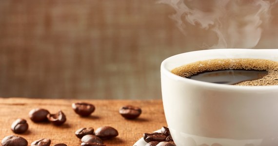 Co roku na świecie wypija się około 400 miliardów filiżanek kawy. Nic dziwnego więc, że mała czarna (czasami z mlekiem) doczekała się własnego święta. 29 września obchodzimy Międzynarodowy Dzień Kawy.