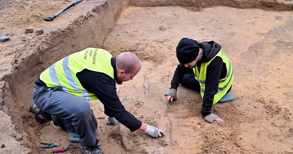 ​Kilka kurhanów i prawdopodobnie pozostałości specjalnej konstrukcji otaczającej jeden z nich, a także m.in. pochówek szkieletowy, odnaleźli badacze IAE PAN na Wzgórzu Wisielców w Wolinie. Odkrycia na jednym z największych w północnej Europie wczesnośredniowiecznych cmentarzysk mogą pozwolić poznać zwyczaje związane z kultem zmarłych ówczesnych Wolinian.