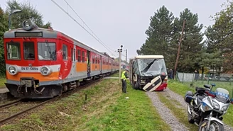 Bulowice: Wypadek na przejeździe. Autokar zderzył się z pociągiem