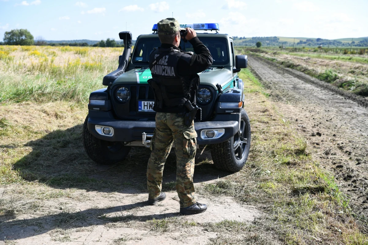 Dwie migrantki z Syrii odnalezione w nocy z wtorku na środę na bagnach w miejscowości Tarasiuki (Lubelskie) znajdują się w szpitalu; jeden mężczyzna przebywa w placówce Straży Granicznej we Włodawie - poinformowała SG.