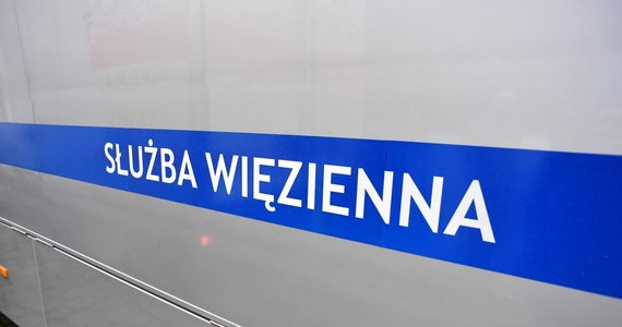 Strażnicy więzienni dostaną w przyszłym roku 500 złotych podwyżki na rękę. W specjalnym komunikacie resort sprawiedliwości napisał: "Propozycja podwyżek wynagrodzeń od 1 stycznia 2022 r. obejmuje funkcjonariuszy służb podległych zarówno MSWiA, jak i Ministerstwu Sprawiedliwości".