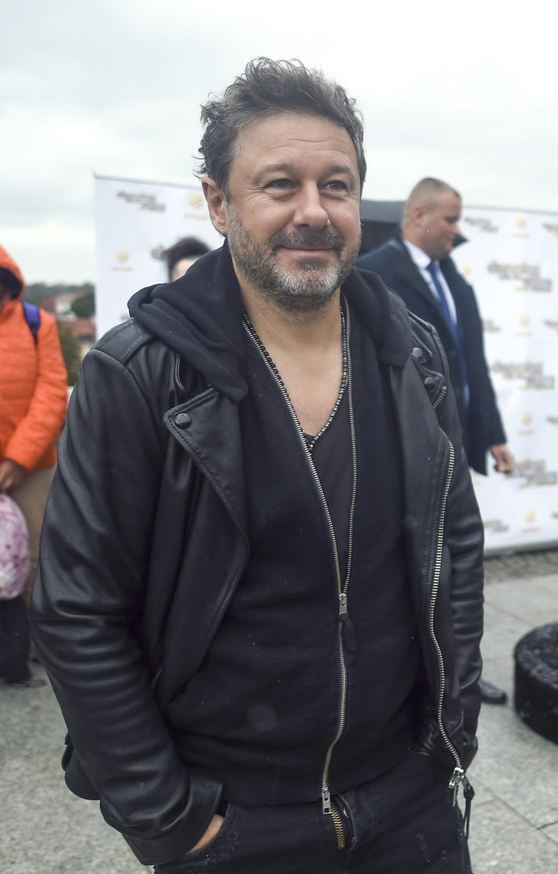 Gośćmi ostatniego odcinka Kuby Wojewódzkiego byli święcący triumfy w latach 90. były wokalista zespołu Mafia, Andrzej Piaseczny, a także młoda raperka Young Leosia. W czasie rozmowy z jurorem "Tańca z gwiazdami. Dancing with Stars" doszło do skandalu.