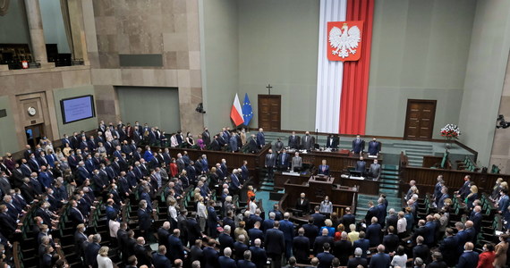 Sejm nie zgodził się na rozszerzenie katalogu branż, które będą mogły ubiegać się o odszkodowanie za stan wyjątkowy oraz nie zwiększy wysokości rekompensat. Takie zmiany w ustawie, które zaproponowali senatorowie.
