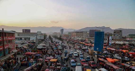 Cena opium w Afganistanie wzrosła trzykrotnie od czasu objęcia przez talibów władzy w tym kraju - poinformował portal euronews. To efekt niedawnej zapowiedzi władz talibskich, które zamierzają wkrótce wprowadzić zakaz produkcji i handlu narkotykami.