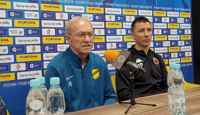 Trenerzy Ivan Djurdjević z Chrobrego i Franciszek Smuda z Wieczystej Kraków po meczu I rundy Pucharu Polski. 