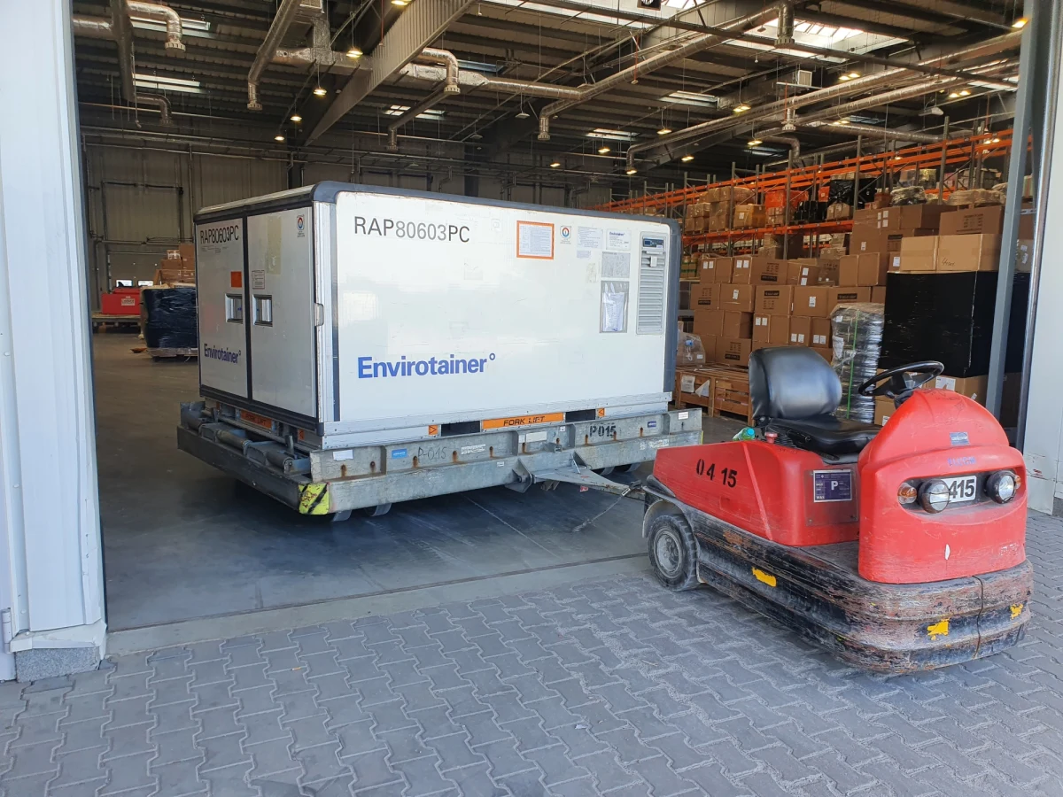 Ponad 100 tys. dawek szczepionki firmy Astra Zeneca przeciw Covid-19 wyleciało w środę z Warszawy do Kairu - poinformowało MSZ. Resort spraw zagranicznych podkreśla, że darowizna szczepionek dla Egiptu to wyraz solidarności w walce z pandemią z ważnym partnerem Polski w Afryce Północnej.