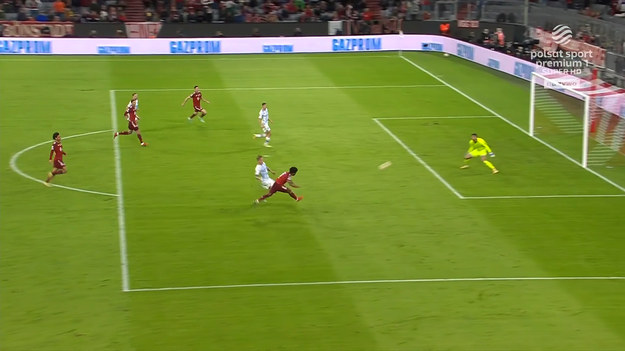 Ależ kontratak Bayernu! Dwoma podaniami przedostali się z jednego pola karnego w drugie! Sane podciągnął akcję i podał do Gnabry'ego. Ten uderzeniem od poprzeczki pokonał bramkarza!