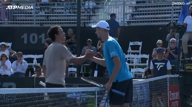 Hubert Hurkacz pokonał w pierwszej rundzie turnieju ATP 250 San Diego Open Australijczyka Aleksa Bolta 7:6 (2), 6:1. To było piąte zwycięstwo z rzędu polskiego tenisisty, piąte bez straty seta. Kolejnym przeciwnikiem zawodnika z Wrocławia będzie Rosjanin Asłan Karacew.

Źródło: AP