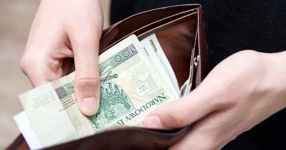 Prezydent Andrzej Duda podpisał ustawę o usługach płatniczych, która uniemożliwia sprzedawcom odmowę przyjmowania płatności gotówkowej. To oznacza, że każdy sklep będzie musiał mieć opcję płatności banknotami i monetami. 