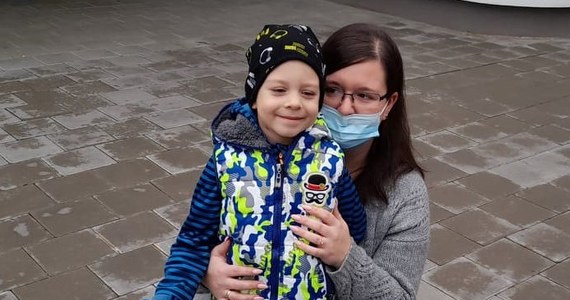 4,5-letni Mikołaj, który do Instytutu Centrum Zdrowia Matki Polki w Łodzi trafił z PIMS, został uratowany dzięki zastosowaniu terapii ECMO. Z powodu wieloukładowego zespołu zapalnego, który rozwinął się u chłopca po przejściu Covid-19, jego płuca przestały działać.