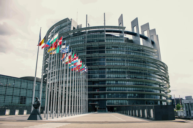 W PE odbędzie się debata na temat opóźnionych KPO Polski i Węgier