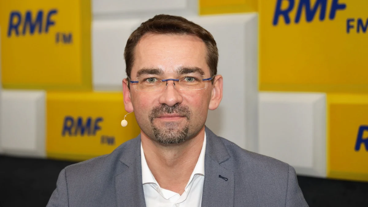 „Jest ok. Zawsze można było lepiej, można było gorzej. Nie mamy na to wpływu. To jest dobra grupa” – tak w Popołudniowej rozmowie w RMF FM skomentował Sebastian Świderski wyniki losowania fazy grupowej przyszłorocznych mistrzostw świata w Rosji. Polacy zagrają w grupie C z USA, Meksykiem i Bułgarią. „Ja nawet cieszę się, że mamy takie dwa zespoły – USA i Bułgaria – mocniejsze, bo wszyscy pamiętamy, co się stało w Tokio, kiedy mieliśmy słabszych rywali” – dodał, wspominając nieudany występ naszych siatkarzy podczas tegorocznych igrzysk olimpijskich. 