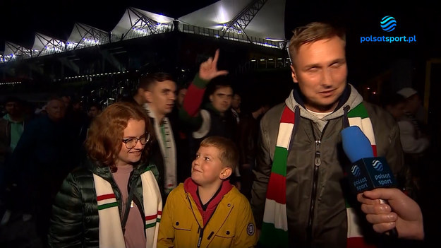 Po zwycięstwie Legii Warszawa kibice byli w znakomitych nastrojach. Rozmawiał z nimi Szymon Zaworski.