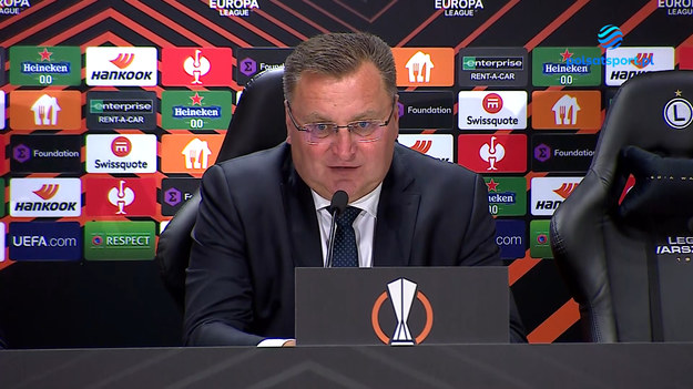 - To będzie bardzo fajny mecz. Myślę, że niekoniecznie musimy go przegrać - zapowiadał szkoleniowiec mistrza Polski Czesław Michniewicz i jak się okazało znowu miał dobre przeczucie, bo przed spotkaniem w Moskwie ze Spartakiem też mówił, że "przeczuwa wygraną". Legia Warszawa po dwóch kolejkach fazy grupowej Ligi Europy ma na koncie komplet punktów. Po golu Mahira Emrelego mistrzowie Polski pokonali 1-0 Leicester City i są liderem grupy C.
