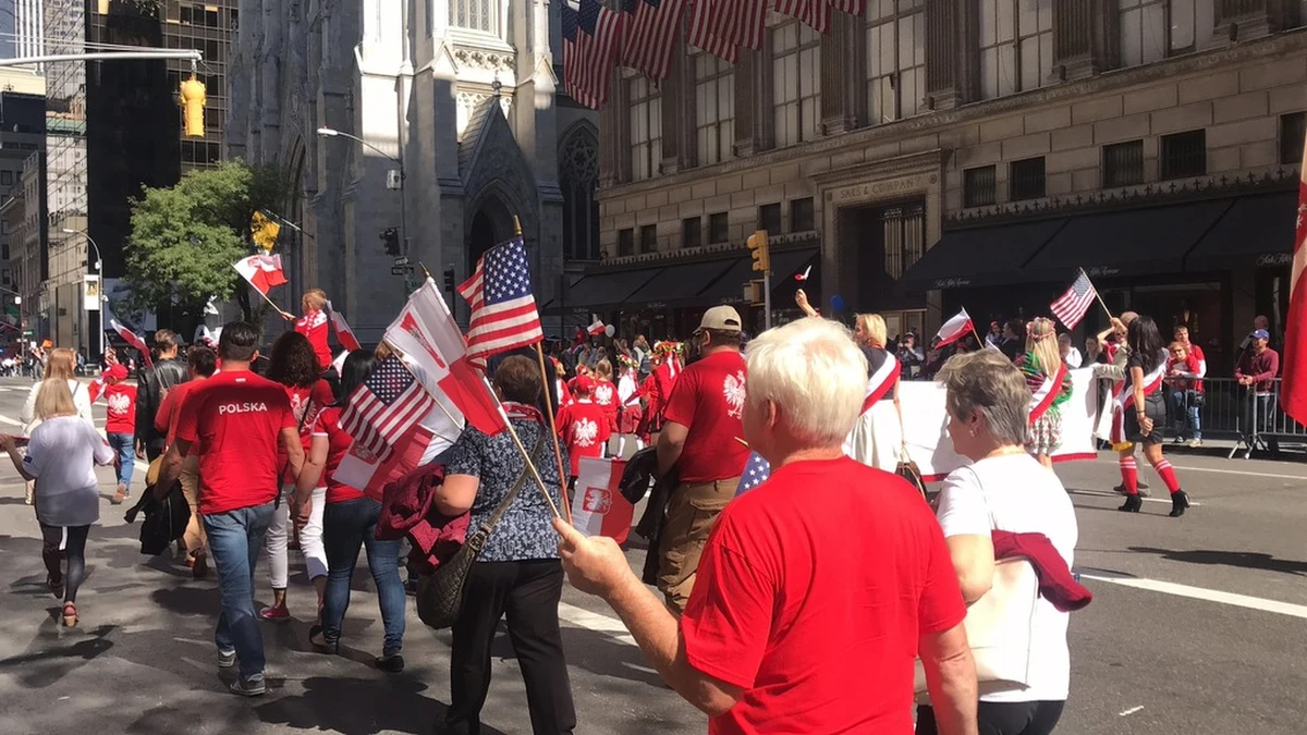 Dziś uroczyste otwarcie wystawy "Marsz, marsz Polonia" w Nowohuckim Centrum Kultury. Otworzy ją konsul generalny Patrick Słowiński. Całość poprzedzi happening Parada Pułaskiego studentów UJ - grupa ok. 50 osób z wielkim banerem z tytułem wystawy, w czapkach krakowskich, kowbojskich, wiankach, przebrani za Statuę Wolności, ale też w polskich barwach, niosąc polskie i amerykańskie flagi przejdą do NCK z pl. Reagana w Nowej Hucie.