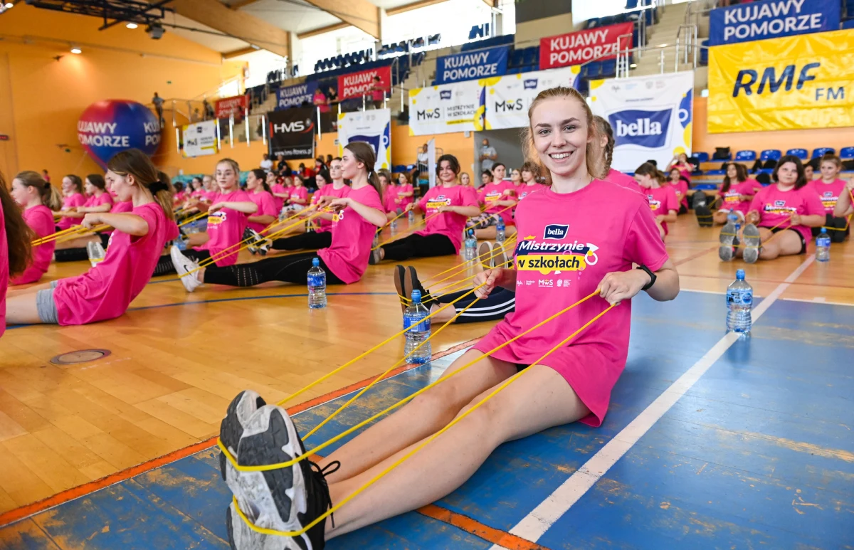 Wciąż jeszcze można zapisać się na niezwykłą lekcję wychowania fizycznego z wielkimi mistrzyniami sportu. 6 października w Myślenicach pod Krakowem z uczennicami spotkają się Otylia Jędrzejczak, Ewa Swoboda, Anna Szafraniec-Rutkiewicz i Patrycja Czepiec-Golańska.