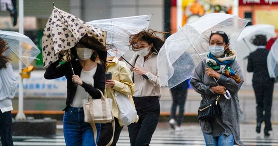 W Japonii po ponad pół roku zniesiony zostanie został stan wyjątkowy wprowadzony w związku z pandemią Covid-19. Od końca sierpnia liczba nowych infekcji SARS-CoV-2 systematycznie spadała, w czwartek odnotowano mniej niż 1600 nowych przypadków. 
