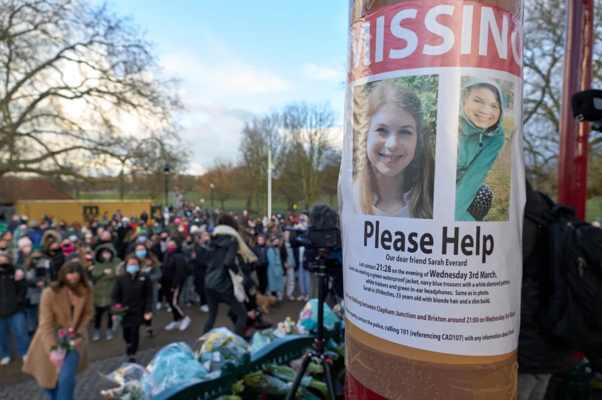 650 dodatkowych policjantów patrolować będzie ulice Londynu - to zapowiedź Scotland Yardu po wczorajszym wyroku bezwzględnego dożywocia dla byłego policjanta, który porwał i zamordował 33-letnią Sarah Everard. 