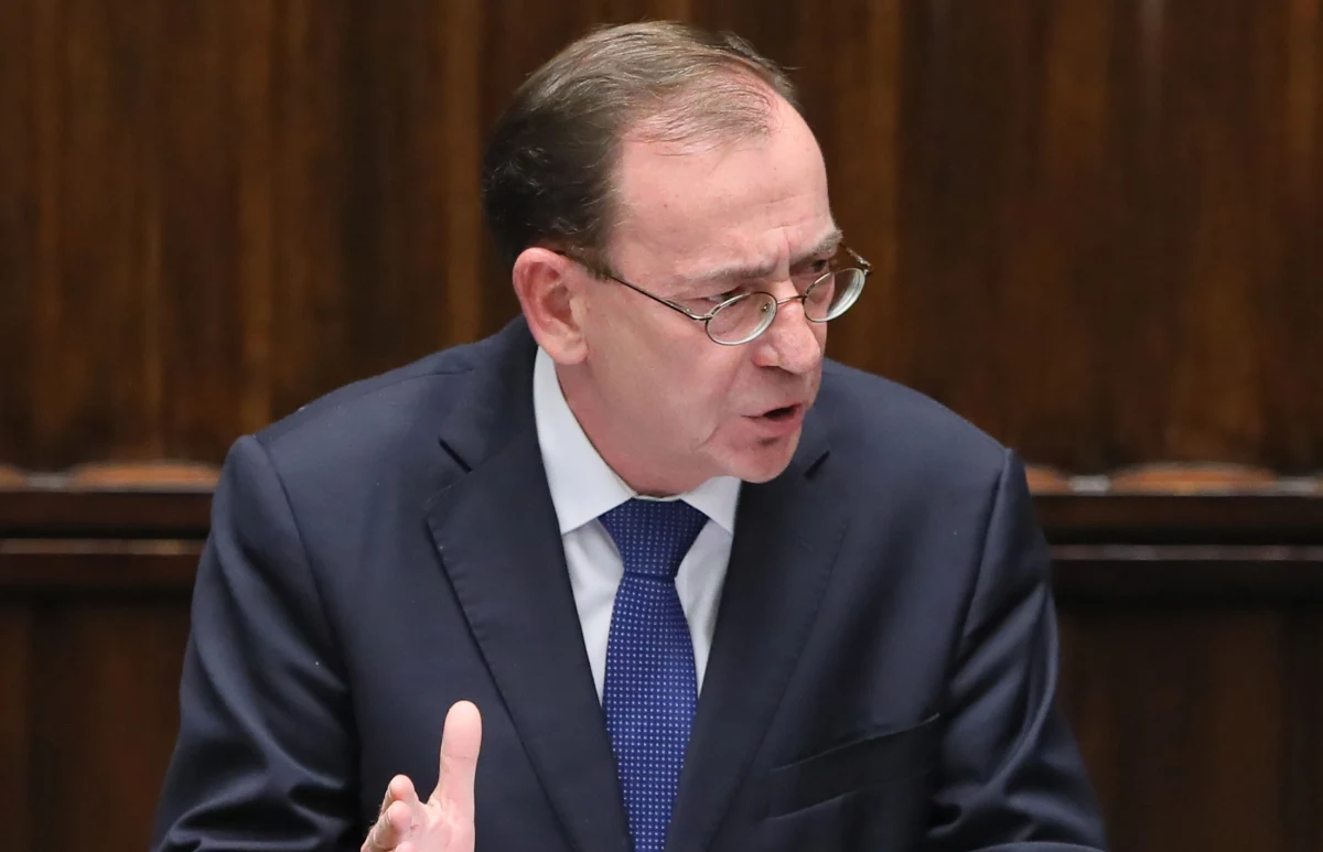 Jesteśmy po rozmowach w gronie najważniejszych osób w państwie odpowiedzialnych za bezpieczeństwo - mówię i o premierze Morawieckim i o premierze Kaczyńskim - na temat budowy trwałej bariery na granicy, która będzie niezwykle trudna do przejścia - mówi w rozmowie z tygodnikiem "Sieci" szef MSWiA Mariusz Kamiński. 